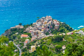 Blick auf das Dorf vom Pfad in Richtung Manarola, Corniglia, Cinque Terre, Italien
