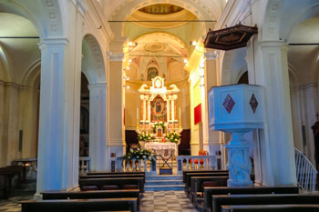 Interior del Santuario de Montenero, Anillo de Riomaggiore, Cinco tierras, Italia