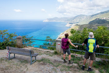 Widok z tarasu obok świątyni Montenero, Wokół Riomaggiore, Cinque Terre, Włochy