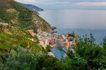 Ansicht vom Blauen Wanderweg, Vernazza, Cinque Terre, Italien