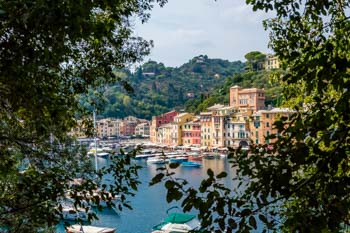 Widok na miasto z trasy zamku Brown, Portofino, Włochy